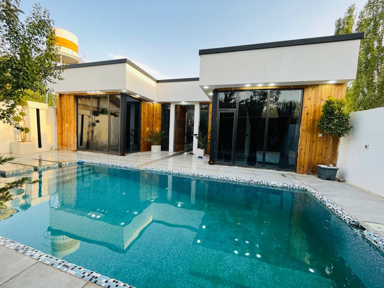 ویلا تهراندشت آران کد1051